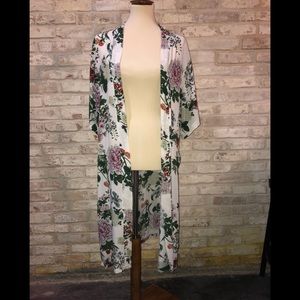Beautiful silky floral kimono
